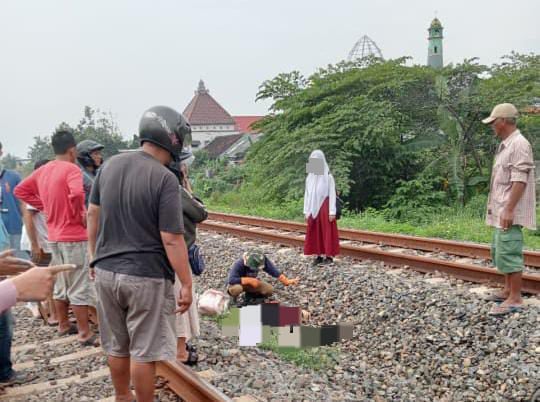 Bocah SD Meninggal Dunia Tertabrak Kereta Api Sancaka di Kota Mojokerto 1 Bocah SD Meninggal Dunia Tertabrak Kereta Api Sancaka