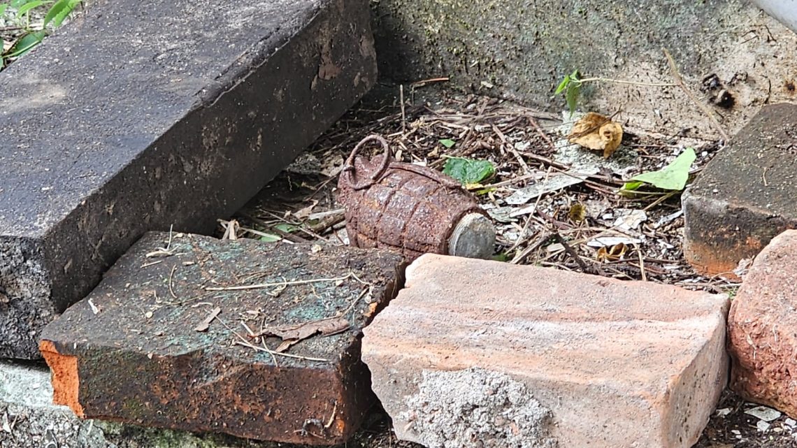granat dalam rumah kosong