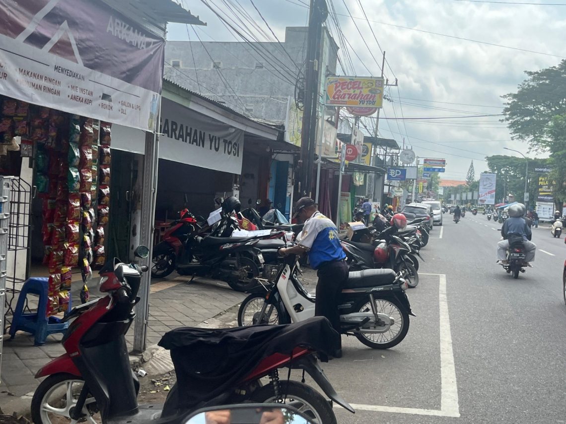 Dishub Jember Ancam Tindak Petugas Parkir Langgar Aturan Bebas Biaya 1 Dishub Jember