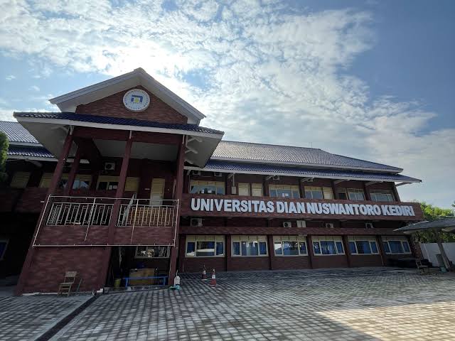 universitas negeri dan swasta di Kediri