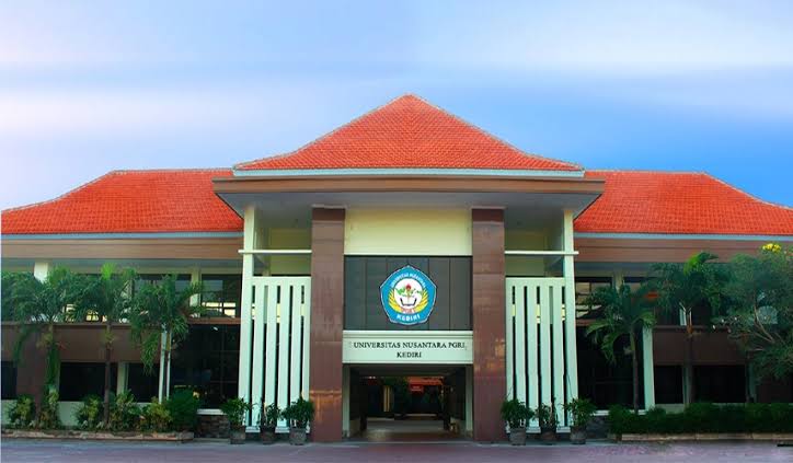 universitas negeri dan swasta di Kediri