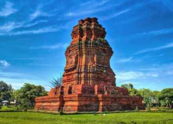 Candi Brahu Mojokerto.