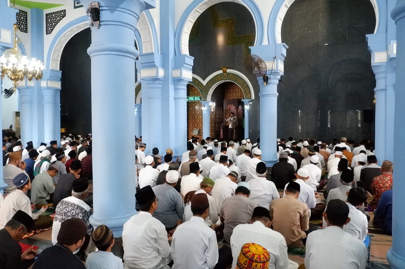 Jalan Kaki, Bupati Lindra Salat Iduladha Bareng Warga di Masjid Agung Tuban 3 Bupati Lindra salat Iduladha 2025.