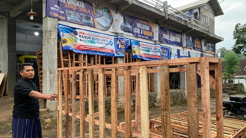 Pabrik Springbed di Pelosok Jember Raup Omzet Puluhan Juta Per Bulan, Pengusaha Muda Berdayakan Warga 1 Pabrik springbed di Jember.