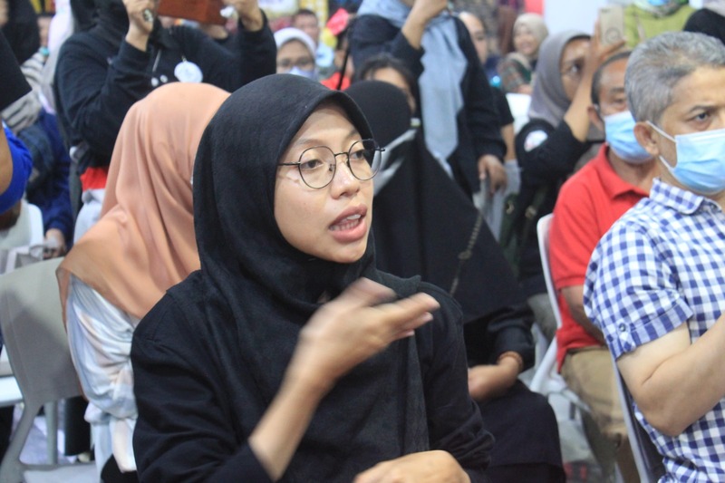 Anis Yulia penerjemah bahasa isyarat di Jember.