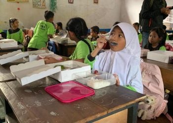 Makan bergizi gratis di Jember.