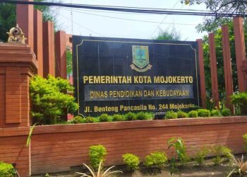 Sekolah swasta gratis.