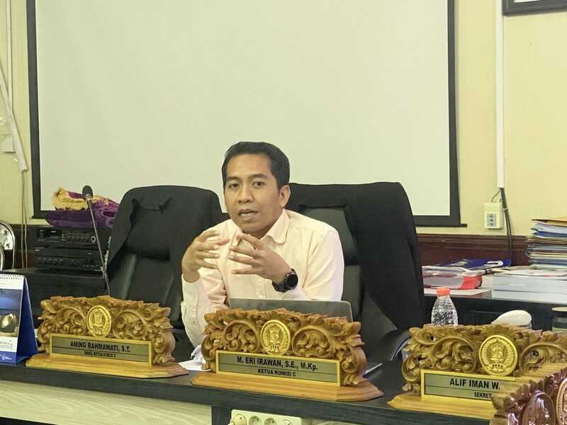DPRD Surabaya Soroti Polemik Parkir Minimarket: Diduga 800 Gerai Langgar Aturan, PAD Terancam Bocor 2 DPRD Surabaya soal segel minimarket.