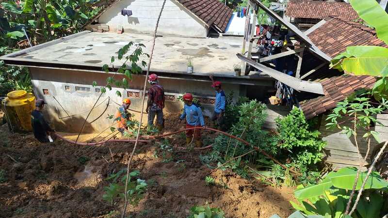 Satu Jam Hujan Deras, 83 Rumah Terdampak Banjir dan Longsor Tirtoyudo Malang 1 Longsor Tirtoyudo.