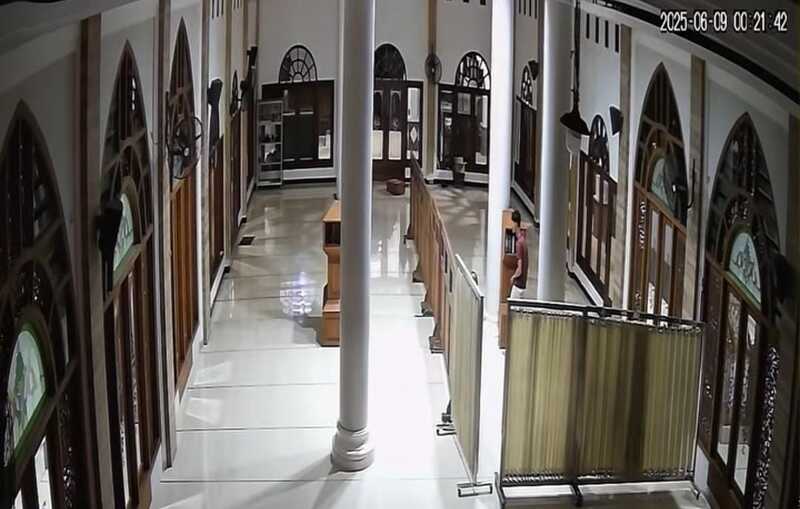 Aksi Remaja Tuban Bobol Kotak Amal Terekam CCTV, Pelaku Ditangkap saat Nongkrong 1 Remaja Tuban.