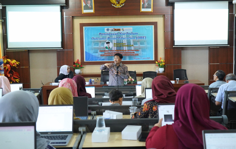 Prodi Matematika Unikama Tinjau Kurikulum OBE, Kupas Akreditasi Terbaru Versi 2.0 2 Kurikulum OBE Prodi Matematika Unikama.