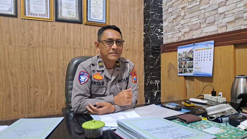 Laka truk tronton di Tuban.