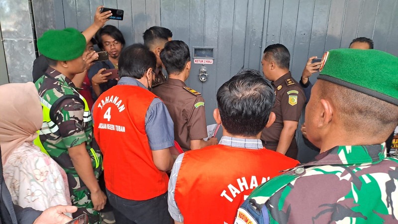Jaksa Tuntut Dua Terdakwa Korupsi di Tuban dengan Hukuman Berat, Negara Rugi Rp2,6 Miliar 1 Terdakwa korupsi di Tuban.