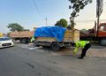 Sopir truk di Nguling.