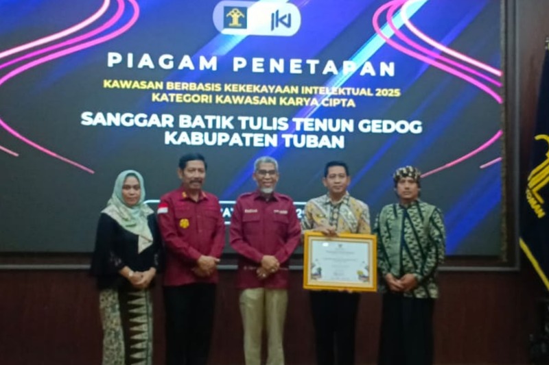 Batik Tenun Gedhog Tuban Resmi Jadi Kawasan Kekayaan Intelektual, Warisan Lokal Diakui Nasional 1 Batik Tenun Gedhog.
