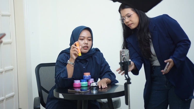 Pelatihan Konten Kreator, Brand Paragon Terlibat Live Streaming Bersertifikasi bareng HoB dan TikTok 2 Brand Paragon X HoB.