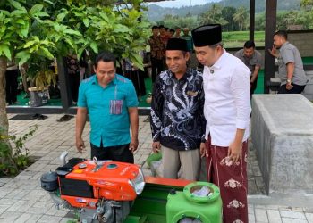 Bantuan pompa air.