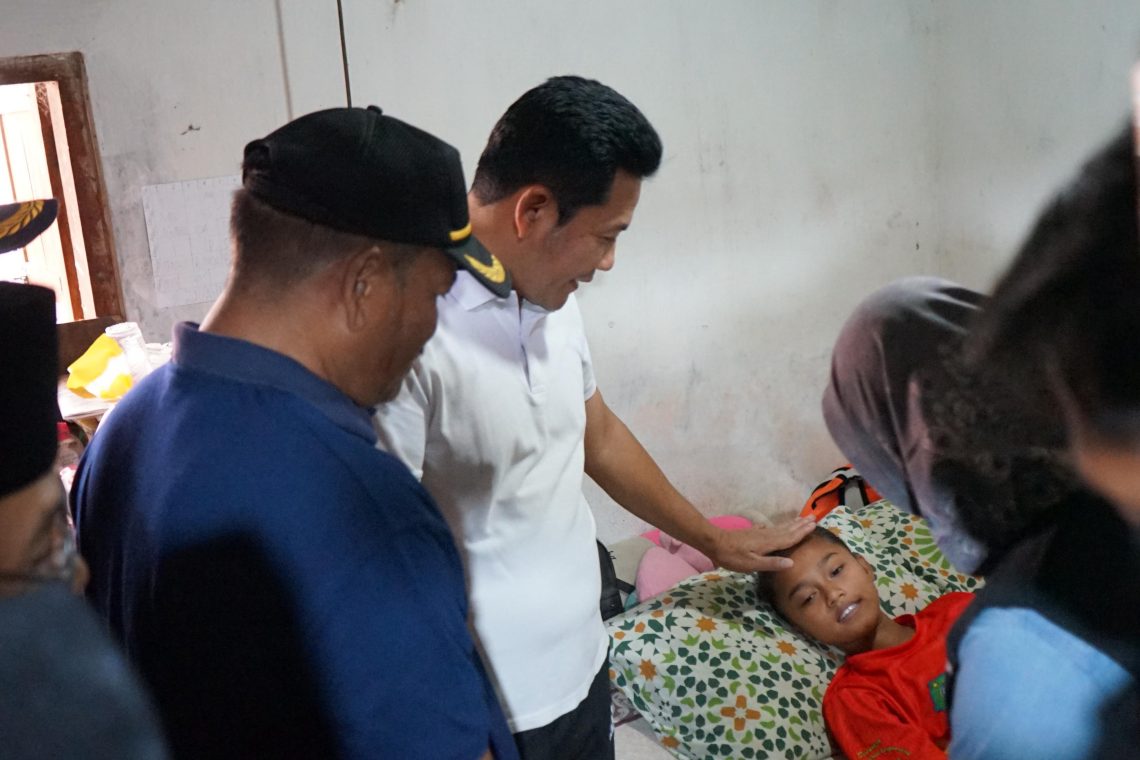 Bupati Subandi Kunjungi Atlet Cidera, Pemkab Sidoarjo Tanggung Biaya Pengobatan dan Renovasi Rumah 1 Bupati Subandi