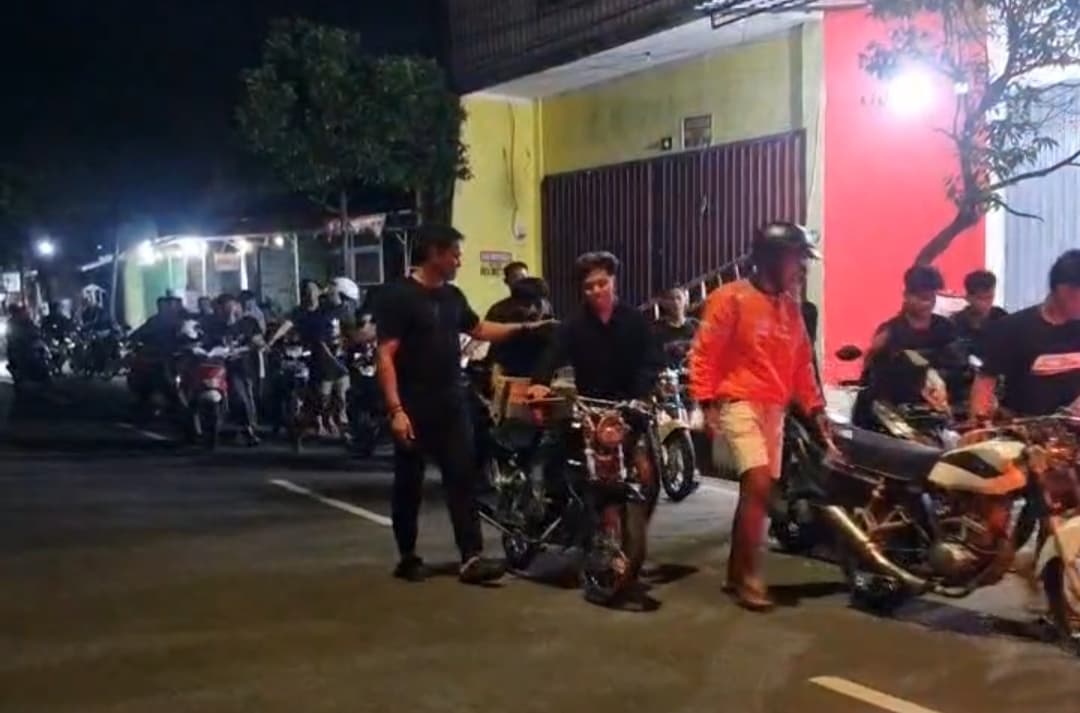 Puluhan Sepeda Motor Terjaring Razia Balap Liar Dini Hari di Jalur Soekarno-Hatta Tuban 3 balap liar 1