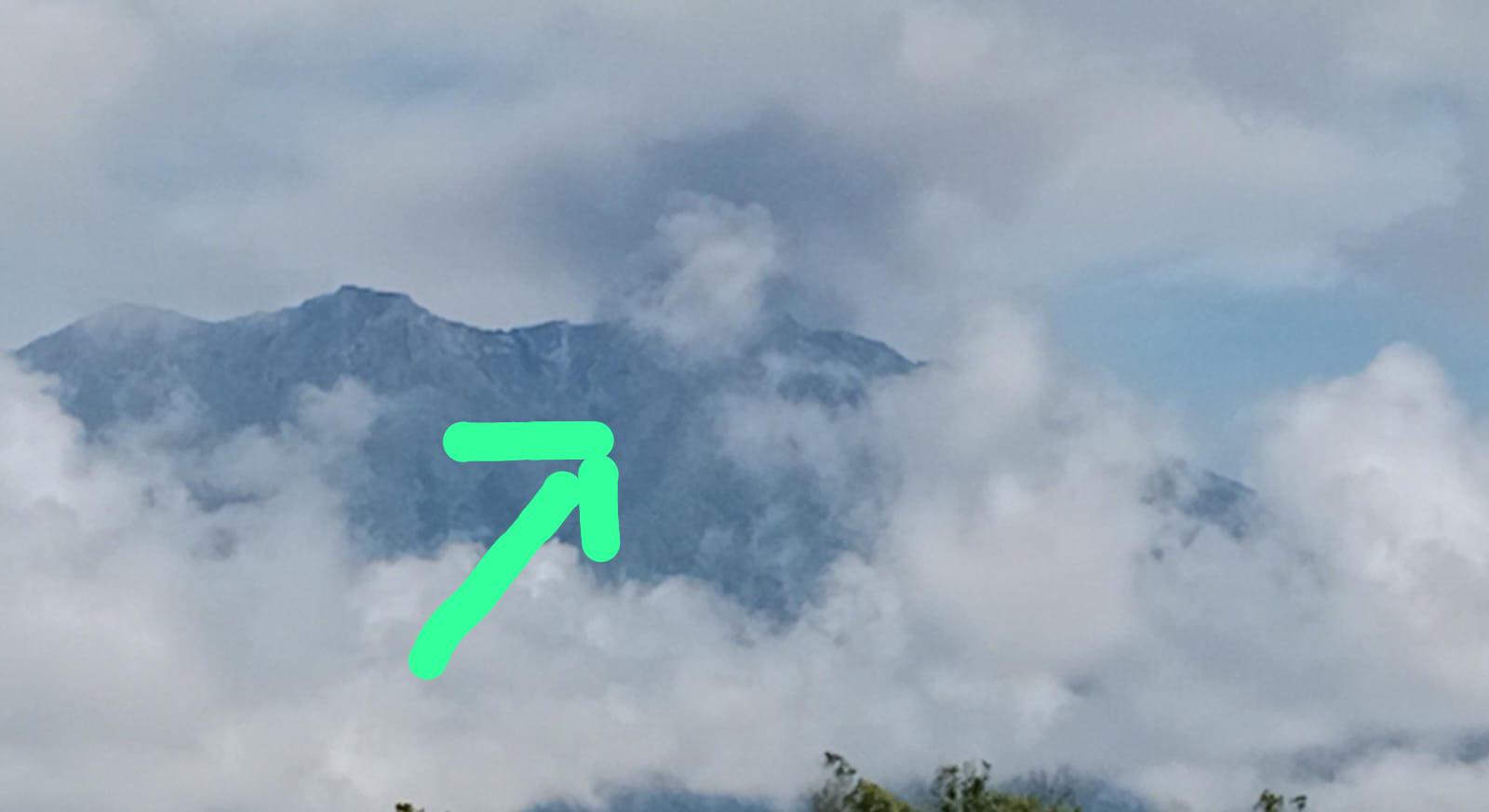 Aktivitas Vulkanik Gunung Raung Meningkat, Abu Menyebar ke Timur Laut 2 gunung raung