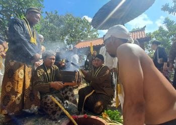 Prosesi Tradisi Sunyi Jamasan Pusaka