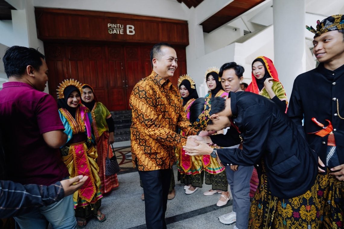 Pesan Gubernur Lalu Muhamad Iqbal untuk Mahasiswa asal NTB di Malang 1 Lalu Muhamad Iqbal