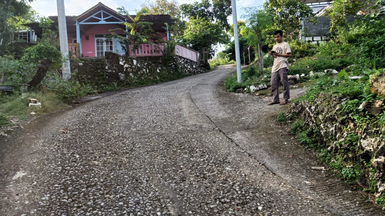 Pick Up Rombongan Kondangan Terperosok 1