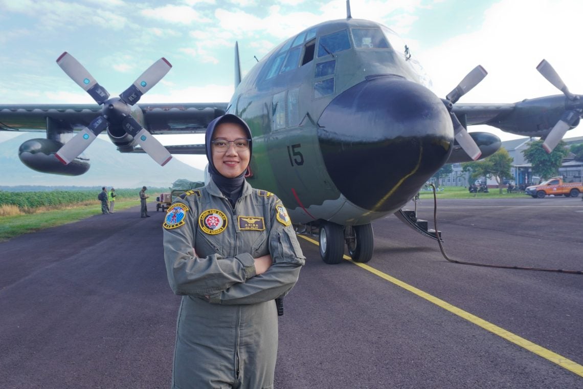 Skadron Udara 32 Misi Angkutan Udara Latihan Sikatan Daya 2025, Sosok Pilotnya Menyita Perhatian 1 Skadron Udara 32