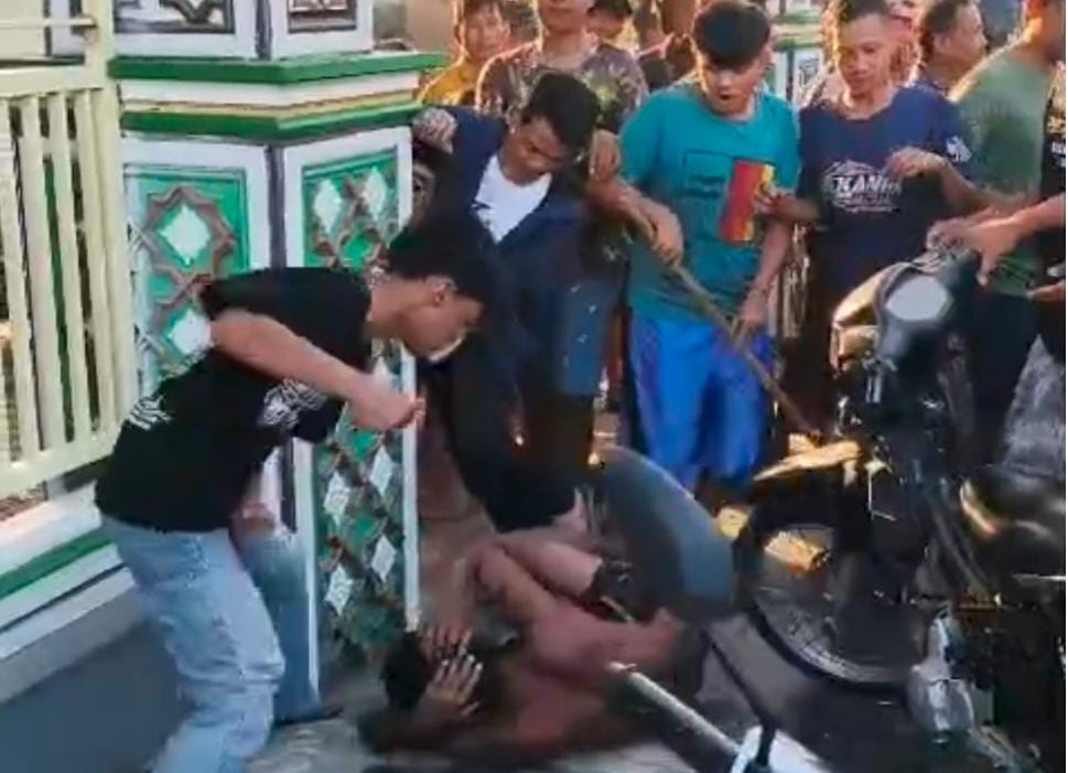 Pria Pasuruan Dihajar Massa Usai Terpergok Mencuri di Rumah Warga 1 Tepergok Mencuri