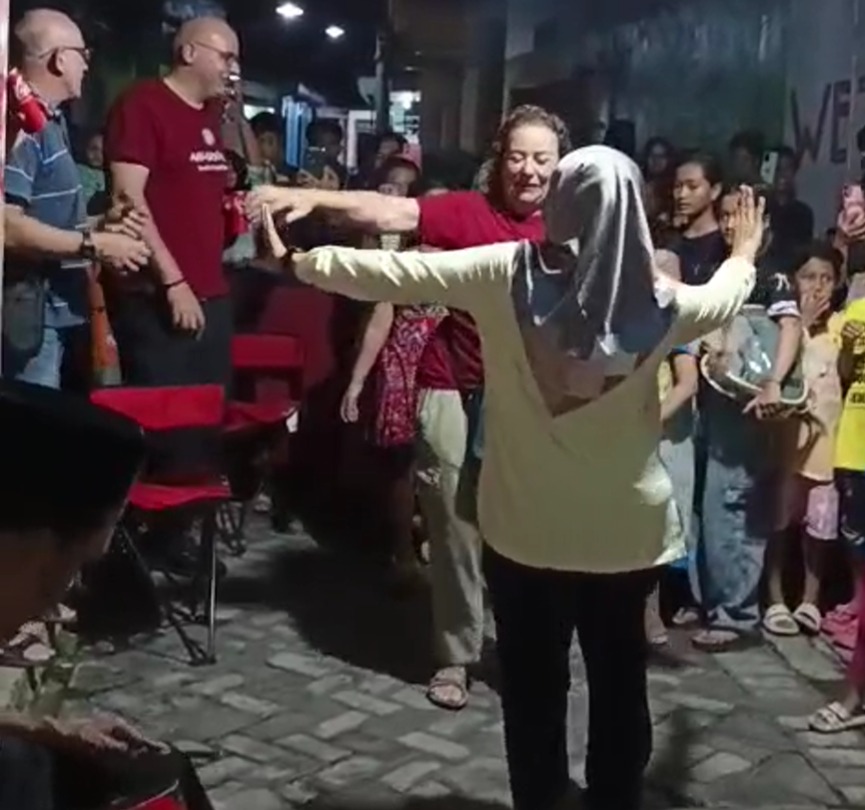 Pembuka Pariwisata Internasional: Wisatawan asal Spanyol Eksplorasi Keindahan Budaya dan Alam Jember 2 Wisatawan asal Spanyol 1