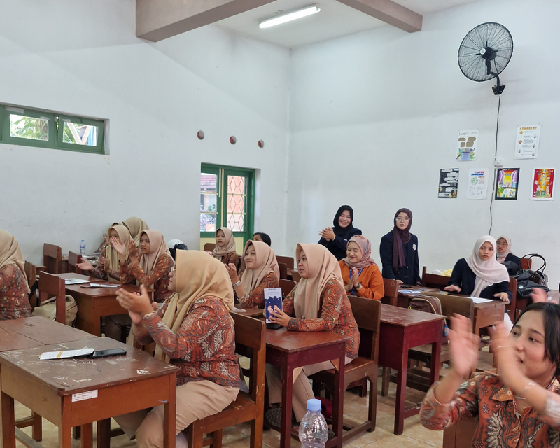 Kebidanan FK UM di SMKN 2 Malang.