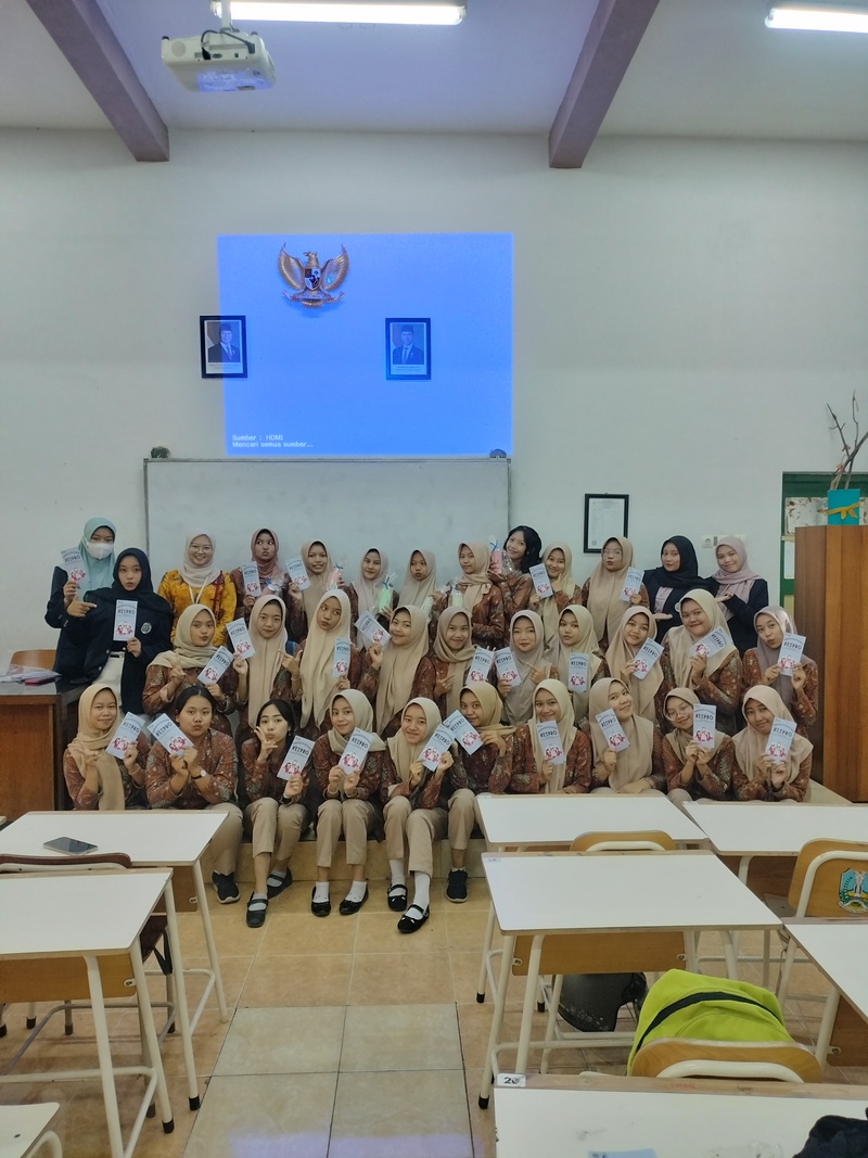 Kebidanan FK UM Edukasi Siswi SMKN 2 Malang, Pentingnya Kesehatan Reproduksi Remaja di Era Digital 1 Kebidanan FK UM.