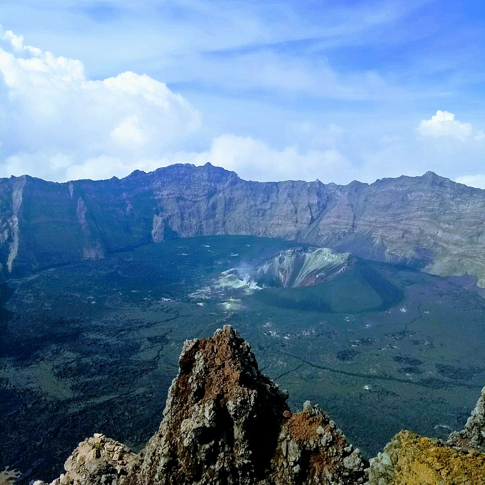 Daftar 5 Gunung di Bondowoso, Penuh Tantangan Tapi Punya Keindahan Alam Menakjubkan 6 gunung piramid - irfan prayoga
