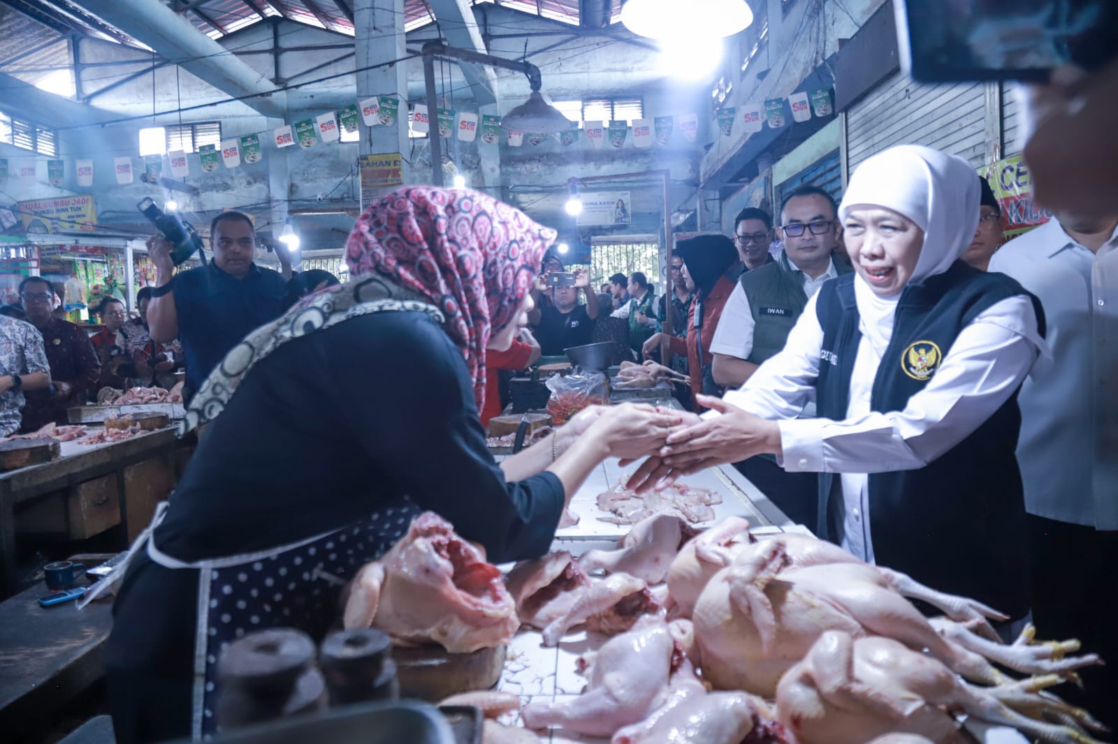 Tinjau Pangan dan BBM di Jember, Gubernur Khofifah: Harga Cabai Turun, Stok Aman 2 IMG 20250731 WA0025