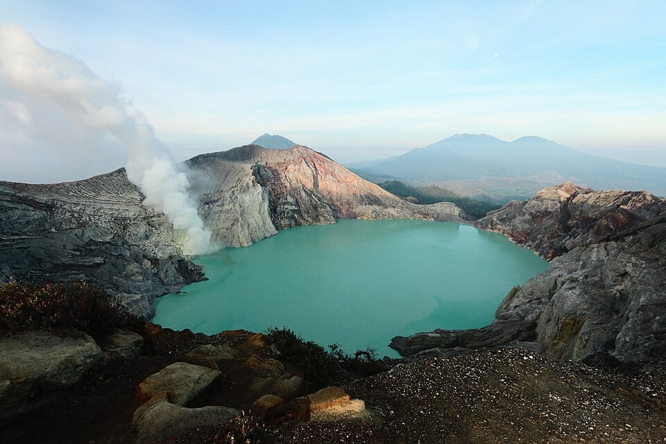 7 Gunung di Banyuwangi yang Wajib Dijelajahi: Pesona Alam dari Ijen hingga Suket 2 Gunung di Banyuwangi