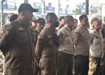 Anak di Surabaya.