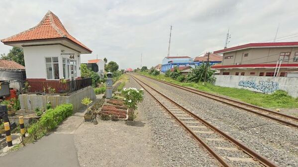 Perbaikan Rel Kereta di Kota Mojokerto, Warga Diimbau Lewati Jalan Alternatif 1 Perbaikan rel di Mojokerto.