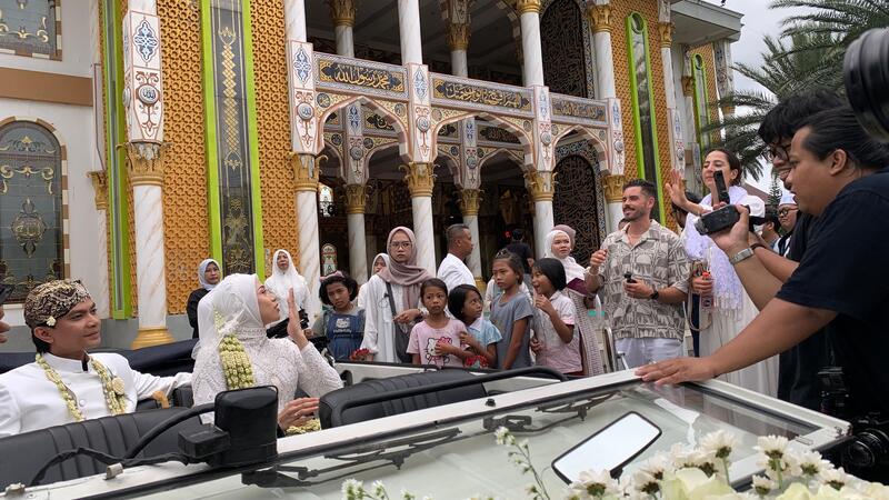 Pernikahan Megawati Hangestri Dihadiri Rekan Red Sparks, Giovanna Memukau Tampil Berkebaya Putih 2 Teman Megawati dari Red Sparks.