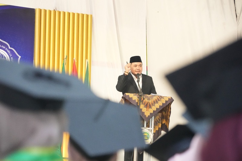 Orasi Ilmiah di Mojokerto, Ketua KPU RI: Sarjana Lulusan Pesantren Jangan Minder! 1 Ketua KPU RI.