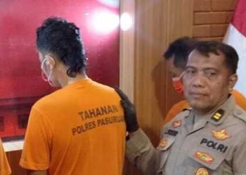 Tetangga bacok penghuni kos.