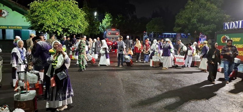 Tuntas! Pemulangan Jemaah Haji Tuban Ditutup Kedatangan Kloter 86 2 Kedatangan jemaah haji Tuban.