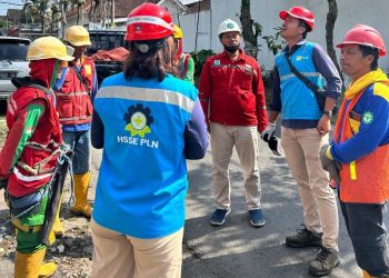 PLN UP3 Malang Pelihara Jaringan Terjadwal, Pastikan Pekerja Terimbas Arus Balik Genset Tertangani 1 Tersengat listrik.