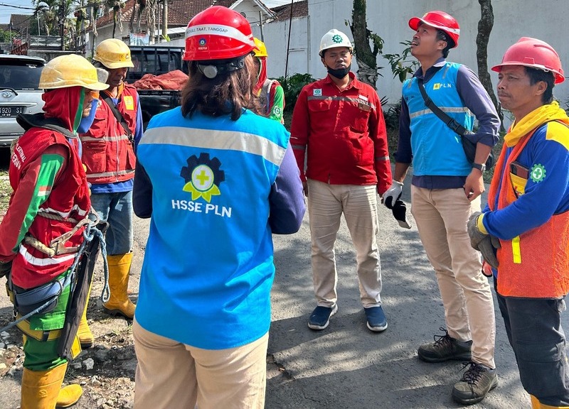 PLN UP3 Malang Pelihara Jaringan Terjadwal, Pastikan Pekerja Terimbas Arus Balik Genset Tertangani 1 Tersengat listrik.