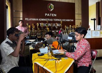 Momen Libur Sekolah, 1.500 Petugas Kebut Layani Perekaman Adminduk di Mojokerto 1 Perekaman adminduk.
