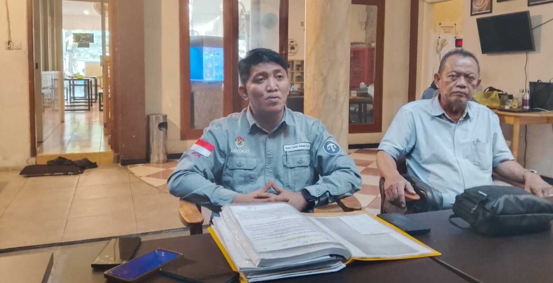 Paman dan keponakan di Malang.