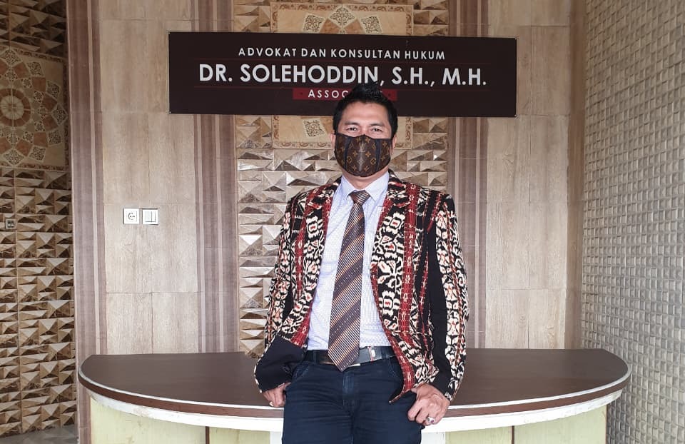Lawyer Kenamaan Asli Pulau Mandangin Somasi Plt Kadinkes KB Sampang 1 Plt Kadinkes KB Sampang.