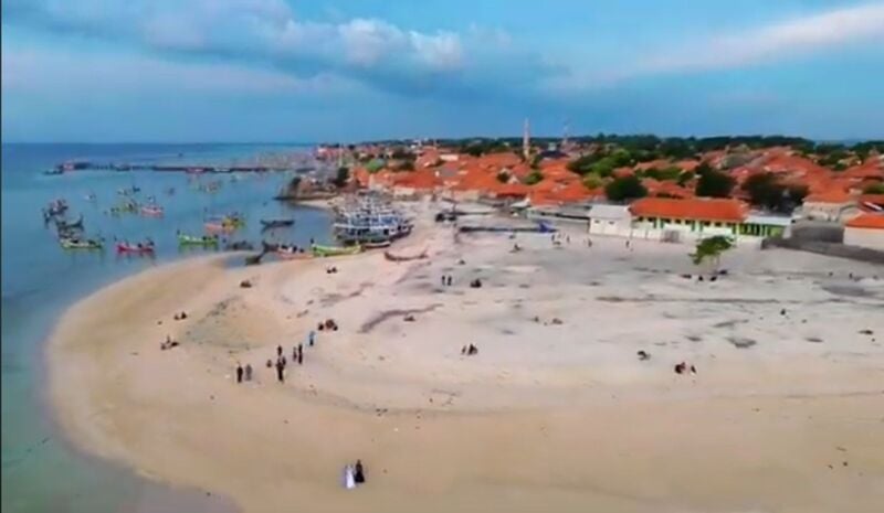 Lawyer Kenamaan Asli Pulau Mandangin Somasi Plt Kadinkes KB Sampang 2 Fitnah Plt Kadinkes KB Sampang.