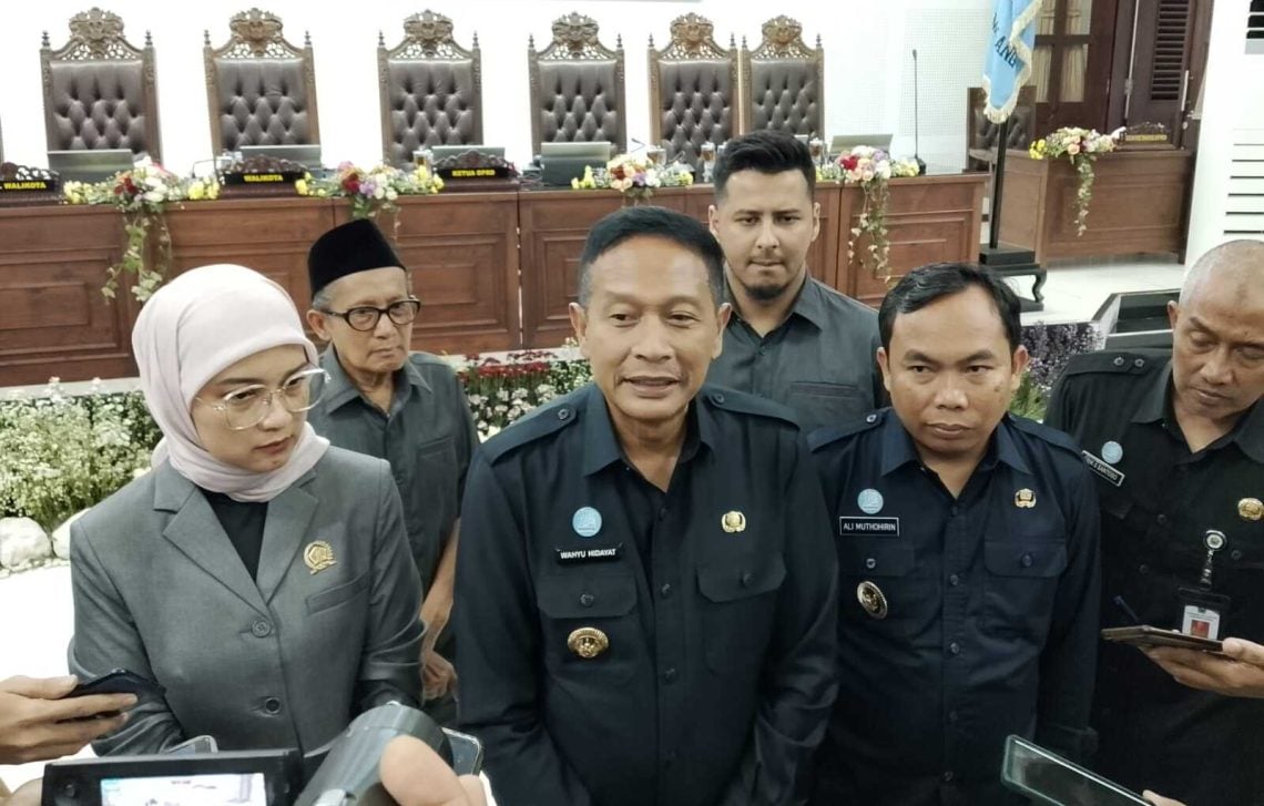 Heboh Dugaan Promosi Provokatif Toko Miras di Malang, Wali Kota: Tak Berizin, Nyaru Toko HP 1 Toko miras di Malang.