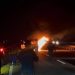 Mobil Terbakar di Tol Jombang Mojokerto Pasca Kecelakaan, Dua Korban Luka-Luka 8 Mobil terbakar di Tol Jombang Mojokerto.