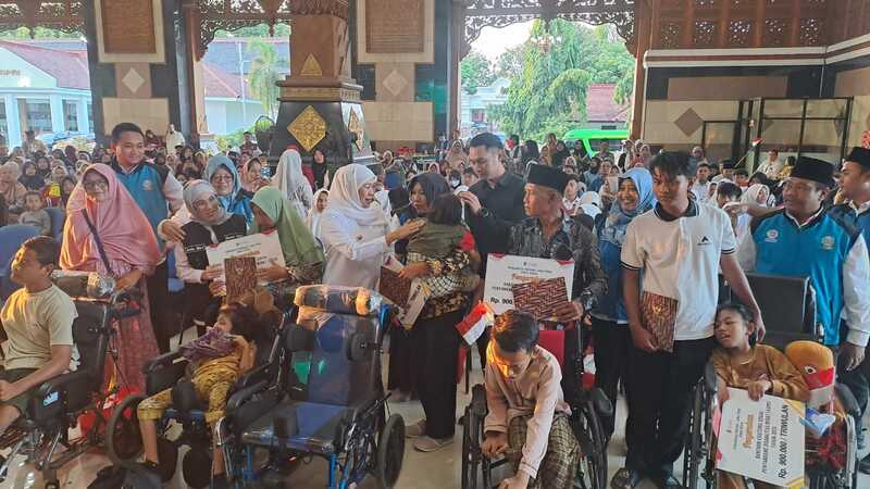 Pemprov Jatim Kucurkan Rp6,3 Miliar untuk Bansos di Tuban, Ini Rinciannya! 2 Penyaluran bansos di Tuban.